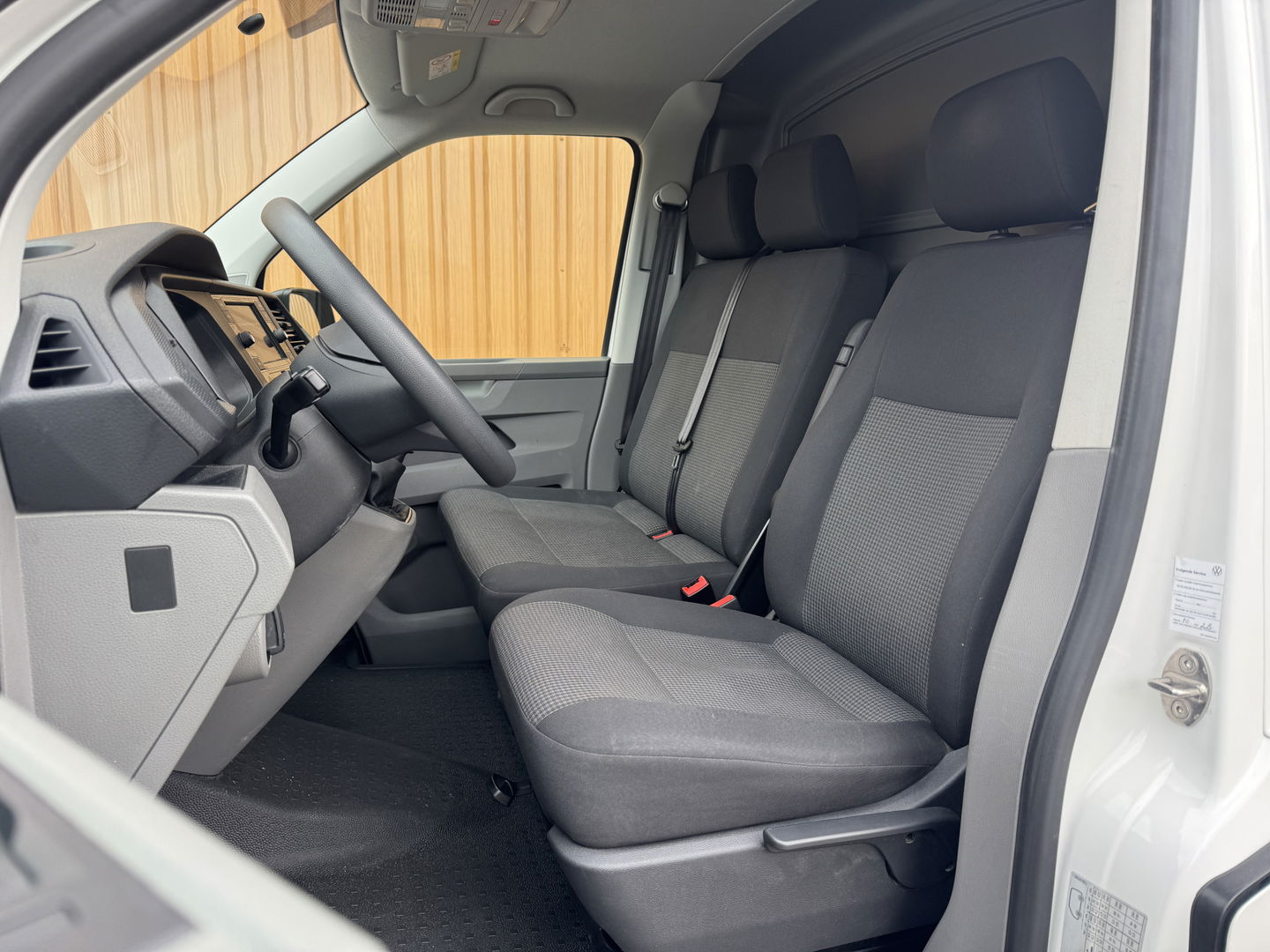 Volkswagen Transporter 2.0 TDI L1H1 26 Economy Business | Parkeersensor Achter | Cruise Control | Apple Carplay | 3 Zits | Airconditioning |