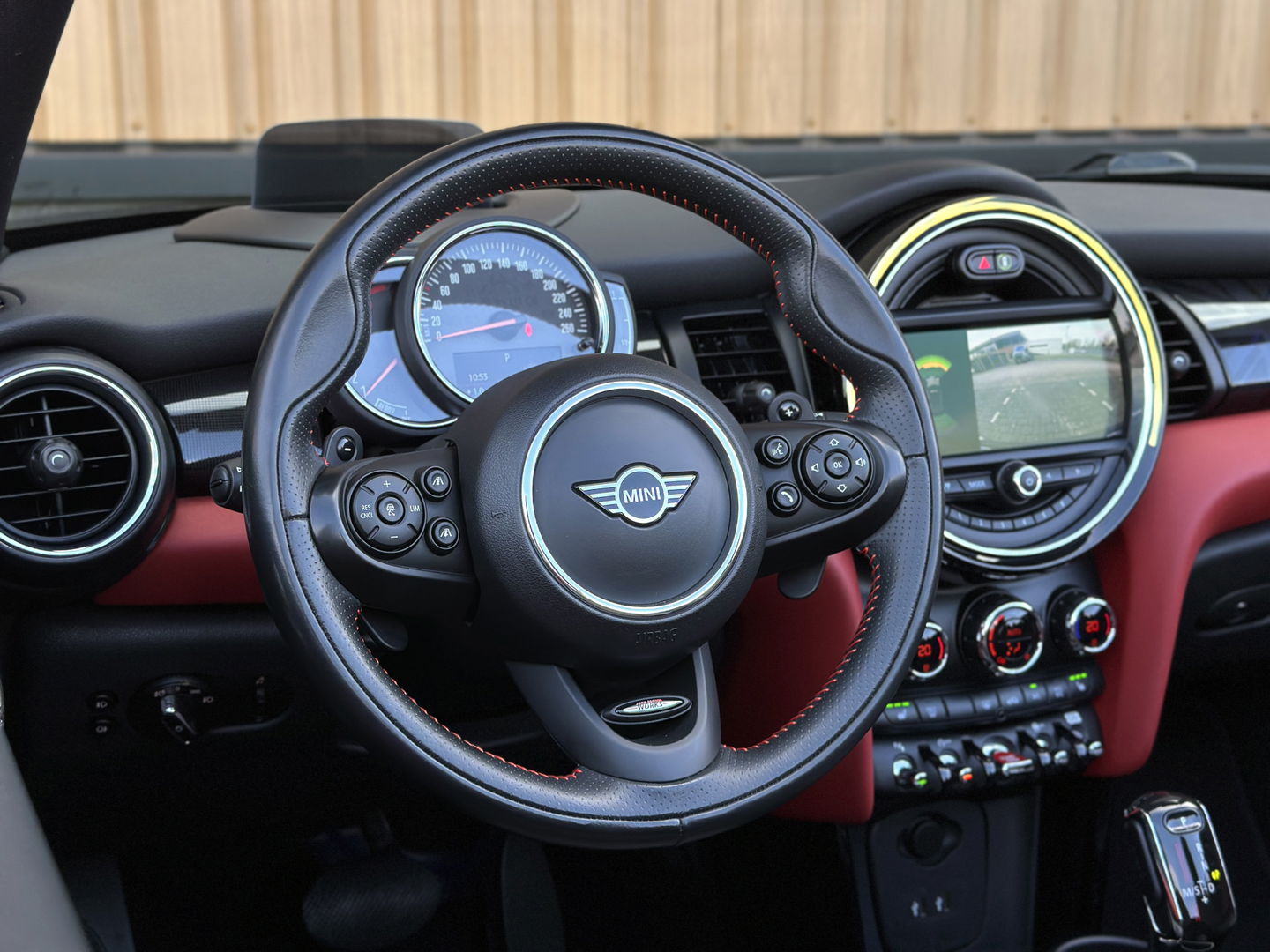 MINI Cabrio 2.0 Cooper S Night Jack Edition | Achteruitrijcamera | Adaptieve Cruise Control | Apple Carplay / Android Auto | Keyless Go/Entry | Head-Up Display | Parkeersensoren | Stoelverwarming |