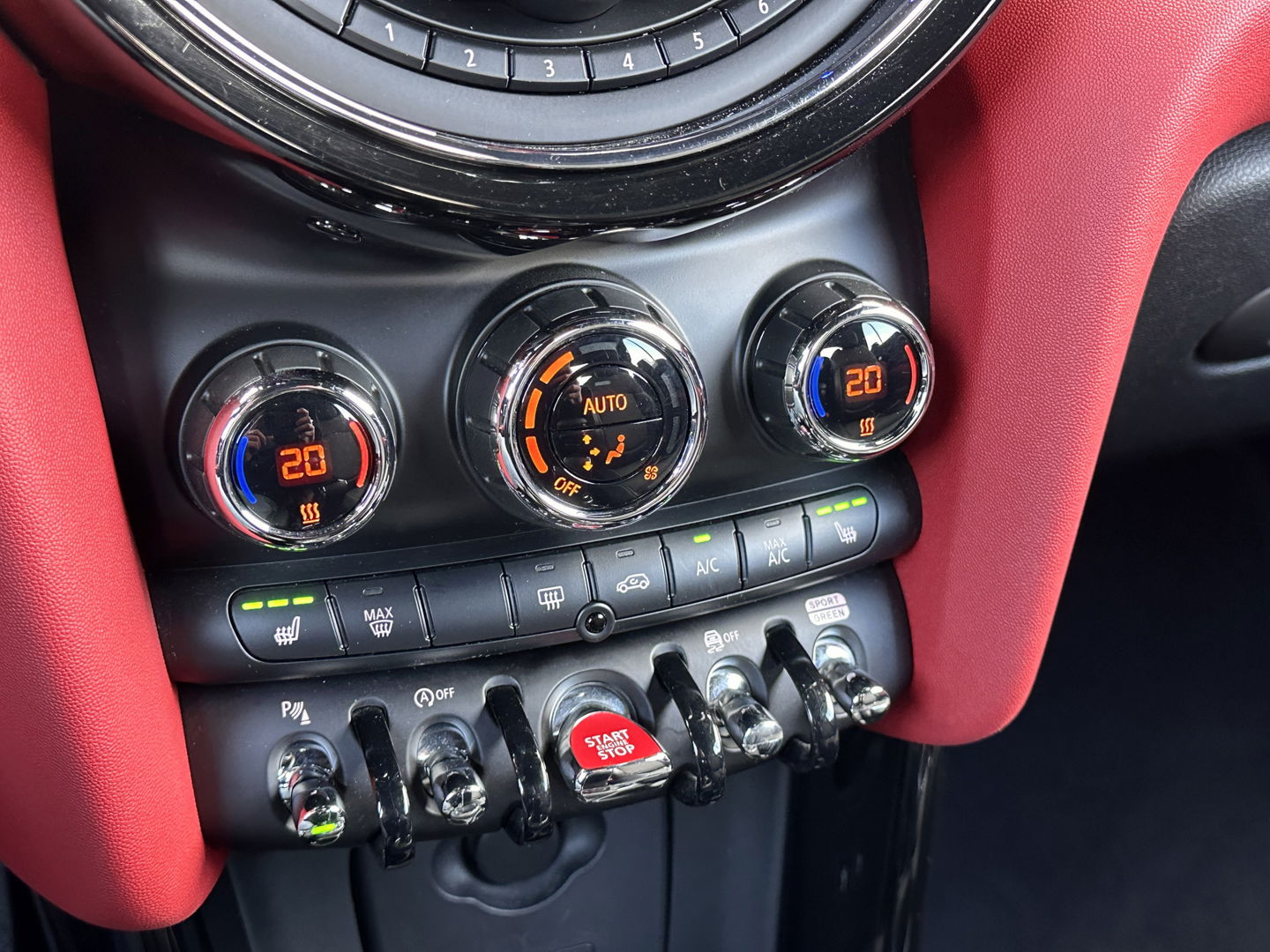 MINI Cabrio 2.0 Cooper S Night Jack Edition | Achteruitrijcamera | Adaptieve Cruise Control | Apple Carplay / Android Auto | Keyless Go/Entry | Head-Up Display | Parkeersensoren | Stoelverwarming |