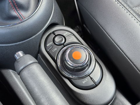 MINI Cabrio 2.0 Cooper S Night Jack Edition | Achteruitrijcamera | Adaptieve Cruise Control | Apple Carplay / Android Auto | Keyless Go/Entry | Head-Up Display | Parkeersensoren | Stoelverwarming |