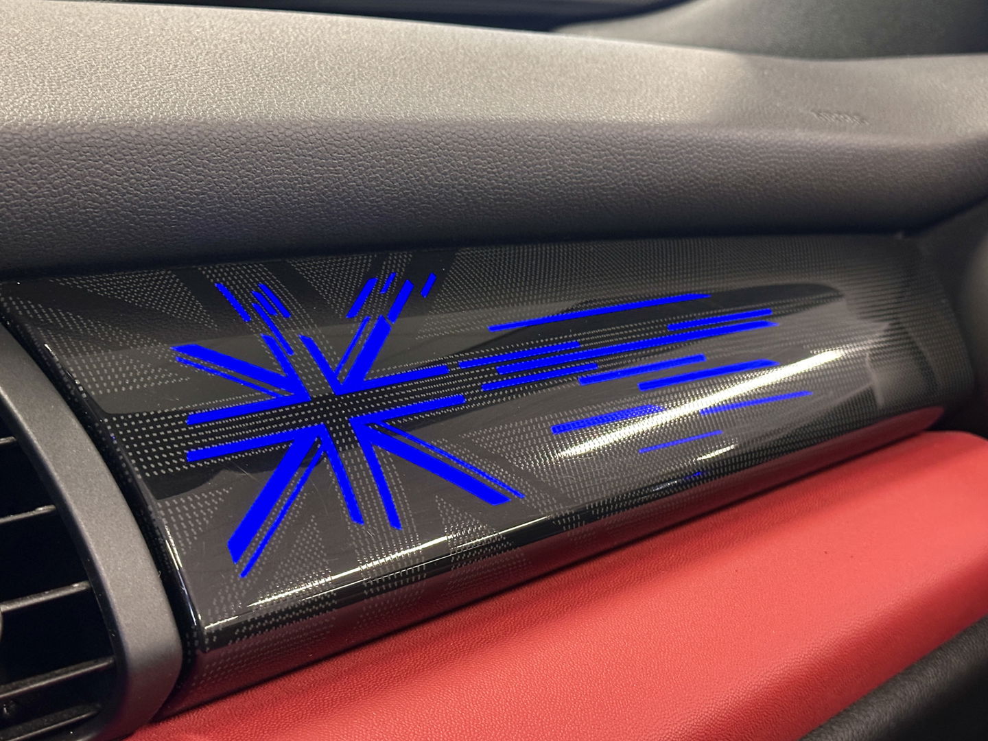 MINI Cabrio 2.0 Cooper S Night Jack Edition | Achteruitrijcamera | Adaptieve Cruise Control | Apple Carplay / Android Auto | Keyless Go/Entry | Head-Up Display | Parkeersensoren | Stoelverwarming |