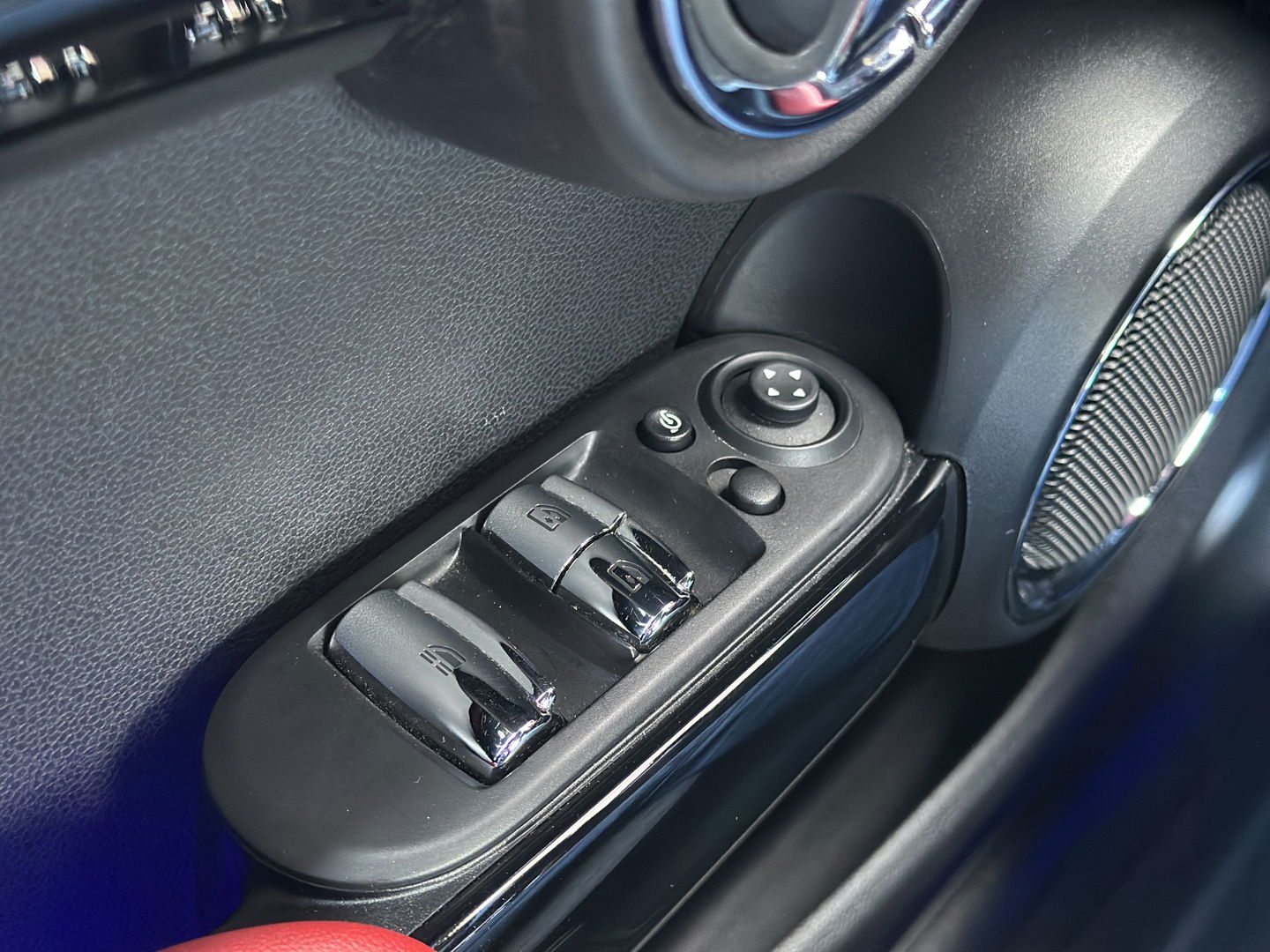 MINI Cabrio 2.0 Cooper S Night Jack Edition | Achteruitrijcamera | Adaptieve Cruise Control | Apple Carplay / Android Auto | Keyless Go/Entry | Head-Up Display | Parkeersensoren | Stoelverwarming |