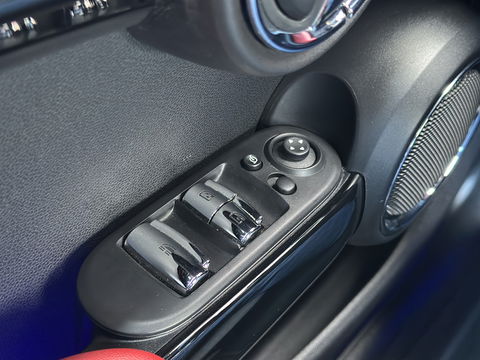 MINI Cabrio 2.0 Cooper S Night Jack Edition | Achteruitrijcamera | Adaptieve Cruise Control | Apple Carplay / Android Auto | Keyless Go/Entry | Head-Up Display | Parkeersensoren | Stoelverwarming |