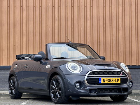 MINI Cabrio 2.0 Cooper S Night Jack Edition | Achteruitrijcamera | Adaptieve Cruise Control | Apple Carplay / Android Auto | Keyless Go/Entry | Head-Up Display | Parkeersensoren | Stoelverwarming |