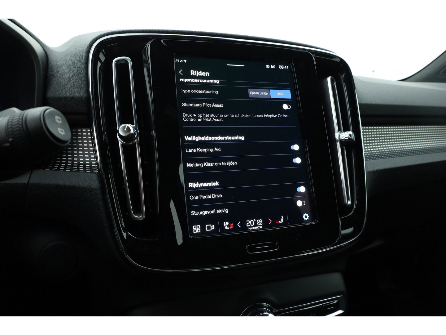 Volvo XC40 Recharge Plus | ACC | Blis | Trekhaak | achteruitrijcamera | Carplay | Stoel & Stuur verwarming |