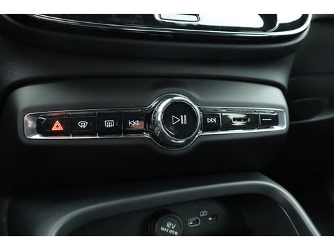 Volvo XC40 Recharge Plus | ACC | Blis | Trekhaak | achteruitrijcamera | Carplay | Stoel & Stuur verwarming |