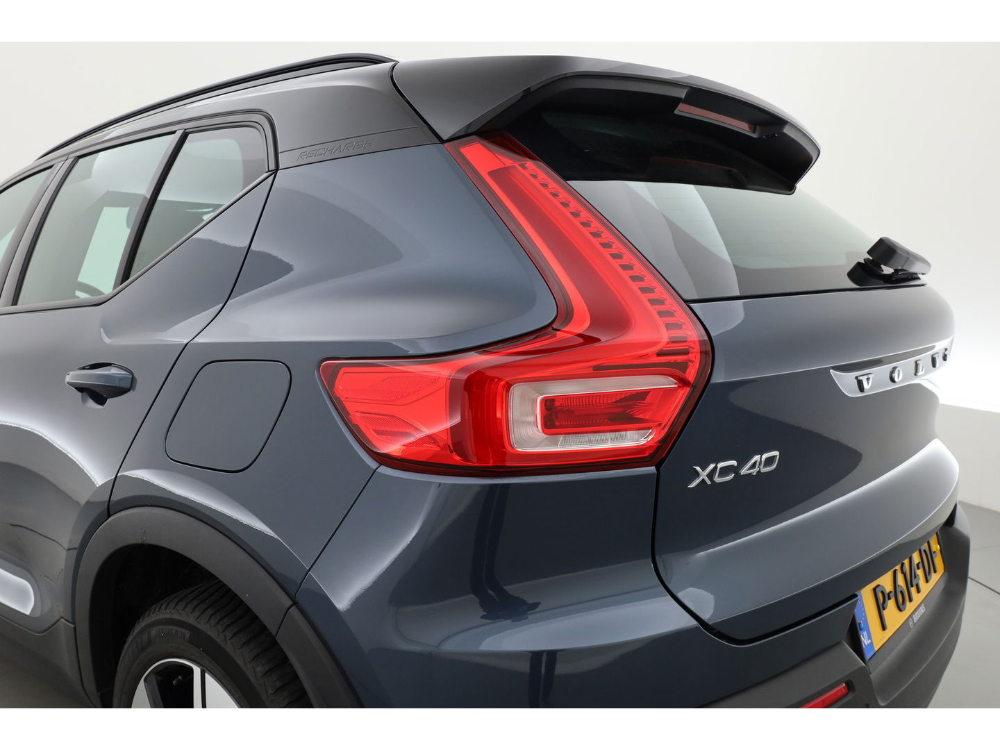 Volvo XC40 Recharge Plus | ACC | Blis | Trekhaak | achteruitrijcamera | Carplay | Stoel & Stuur verwarming |