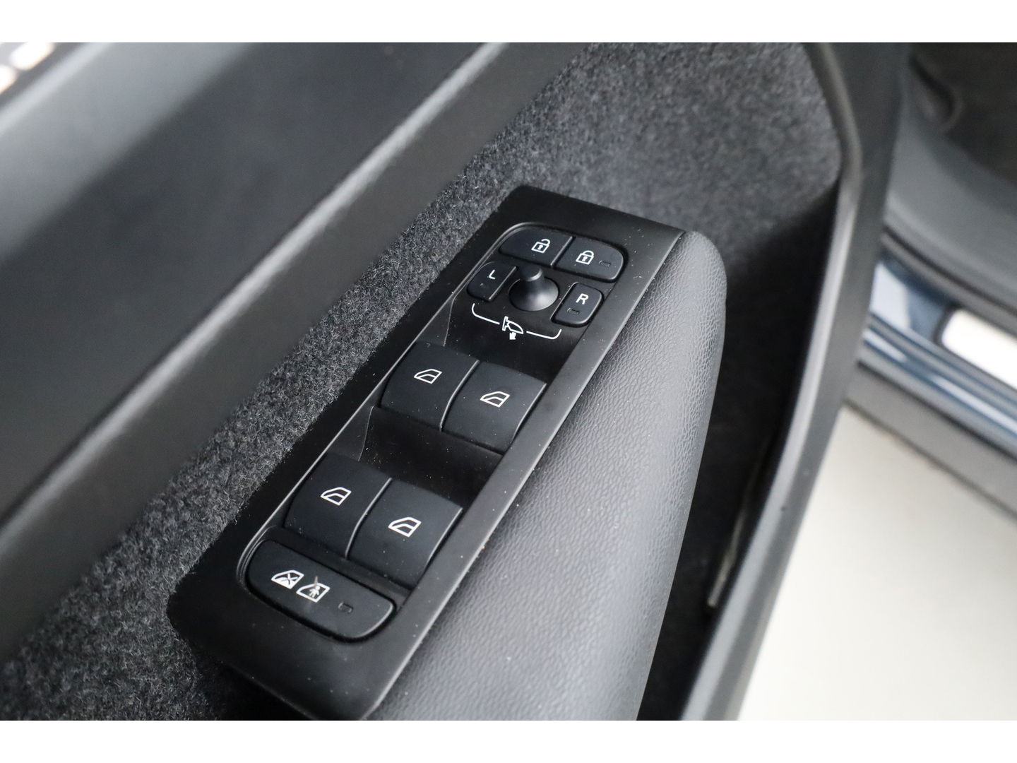 Volvo XC40 Recharge Plus | ACC | Blis | Trekhaak | achteruitrijcamera | Carplay | Stoel & Stuur verwarming |