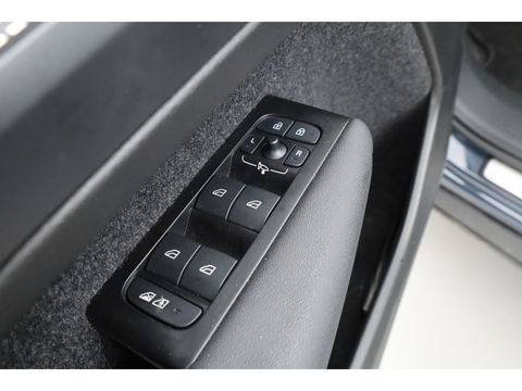 Volvo XC40 Recharge Plus | ACC | Blis | Trekhaak | achteruitrijcamera | Carplay | Stoel & Stuur verwarming |