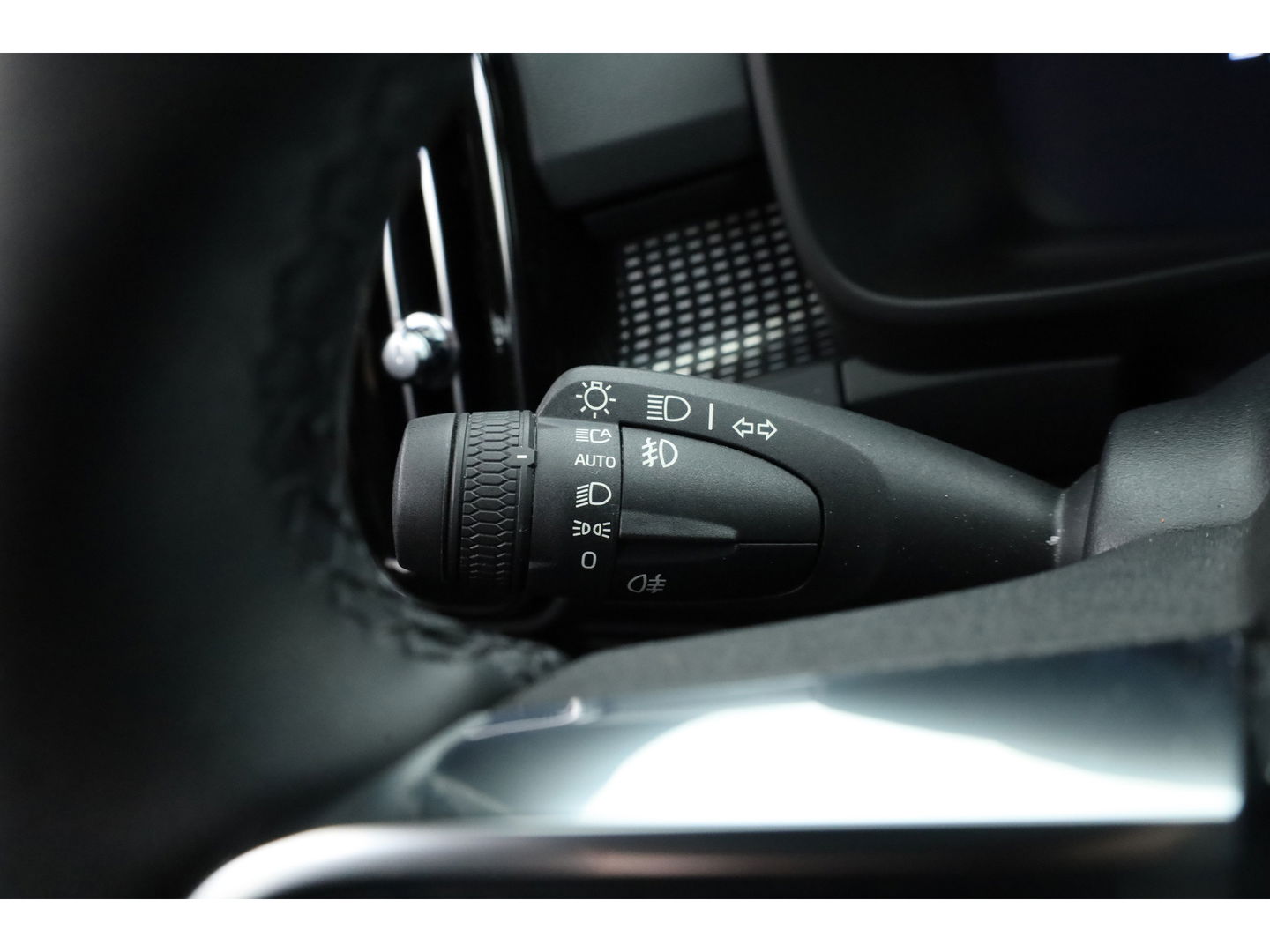 Volvo XC40 Recharge Plus | ACC | Blis | Trekhaak | achteruitrijcamera | Carplay | Stoel & Stuur verwarming |