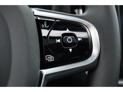 Volvo XC60 2.0 T6 Plug-in hybrid AWD Ultra Black Edition | Facelift | Luchtvering | Gelaagd glas | Trekhaak | ACC | 22 inch | Head-up | 360 cam | H&K audio | Pano |