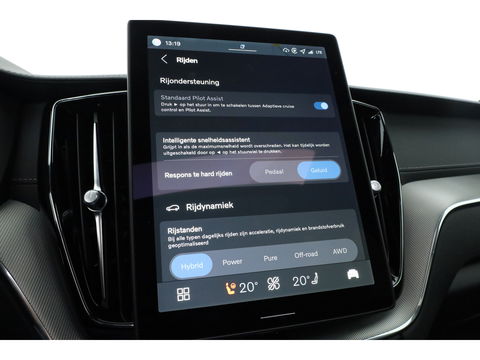 Volvo XC60 2.0 T6 Plug-in hybrid AWD Ultra Black Edition | Facelift | Luchtvering | Gelaagd glas | Trekhaak | ACC | 22 inch | Head-up | 360 cam | H&K audio | Pano |