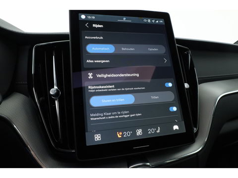 Volvo XC60 2.0 T6 Plug-in hybrid AWD Ultra Black Edition | Facelift | Luchtvering | Gelaagd glas | Trekhaak | ACC | 22 inch | Head-up | 360 cam | H&K audio | Pano |