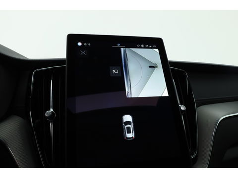 Volvo XC60 2.0 T6 Plug-in hybrid AWD Ultra Black Edition | Facelift | Luchtvering | Gelaagd glas | Trekhaak | ACC | 22 inch | Head-up | 360 cam | H&K audio | Pano |