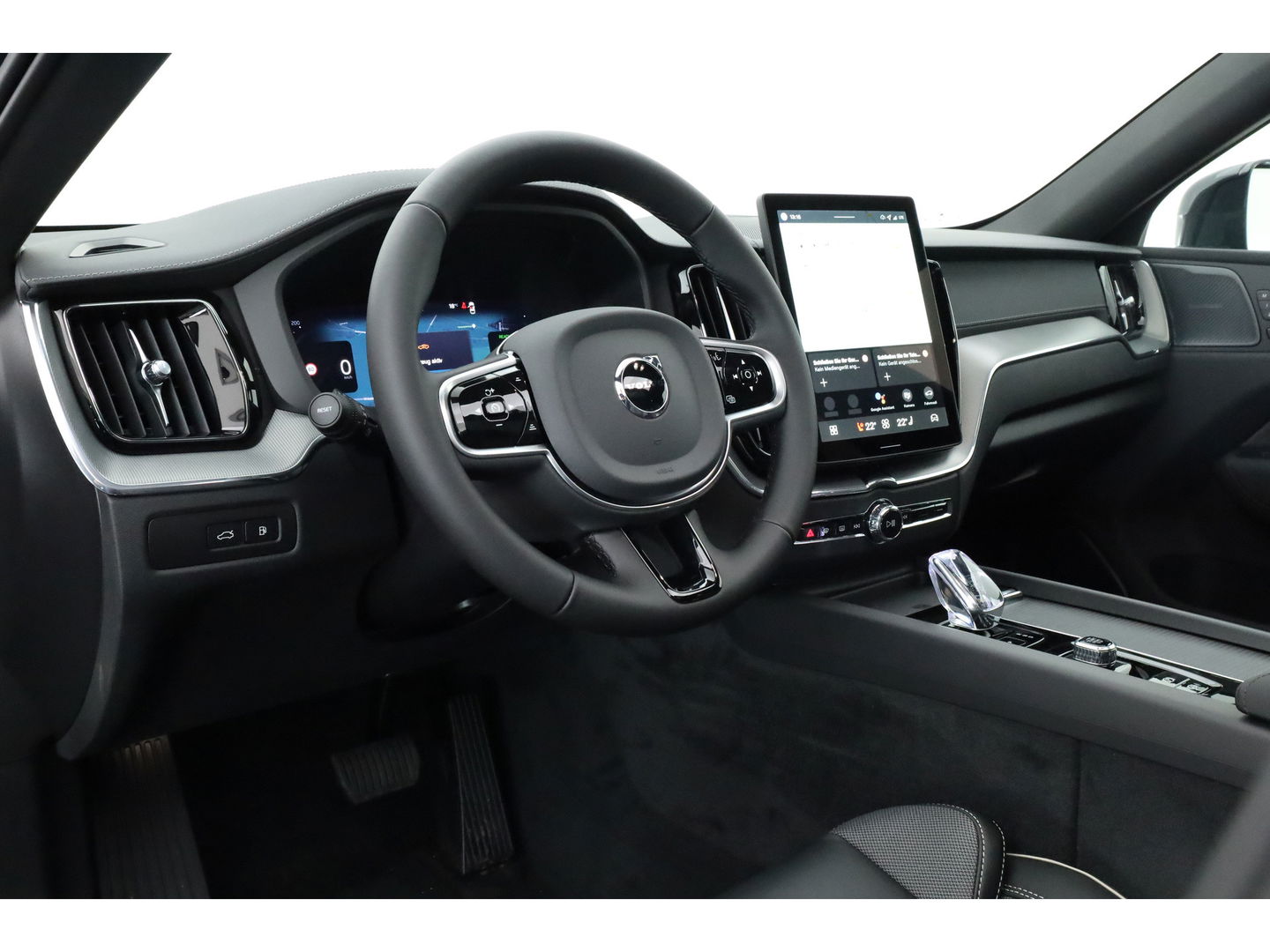 Volvo XC60 2.0 T6 Plug-in hybrid AWD Ultra Black Edition | Facelift | Luchtvering | Gelaagd glas | Trekhaak | ACC | 22 inch | Head-up | 360 cam | H&K audio | Pano |