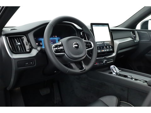 Volvo XC60 2.0 T6 Plug-in hybrid AWD Ultra Black Edition | Facelift | Luchtvering | Gelaagd glas | Trekhaak | ACC | 22 inch | Head-up | 360 cam | H&K audio | Pano |