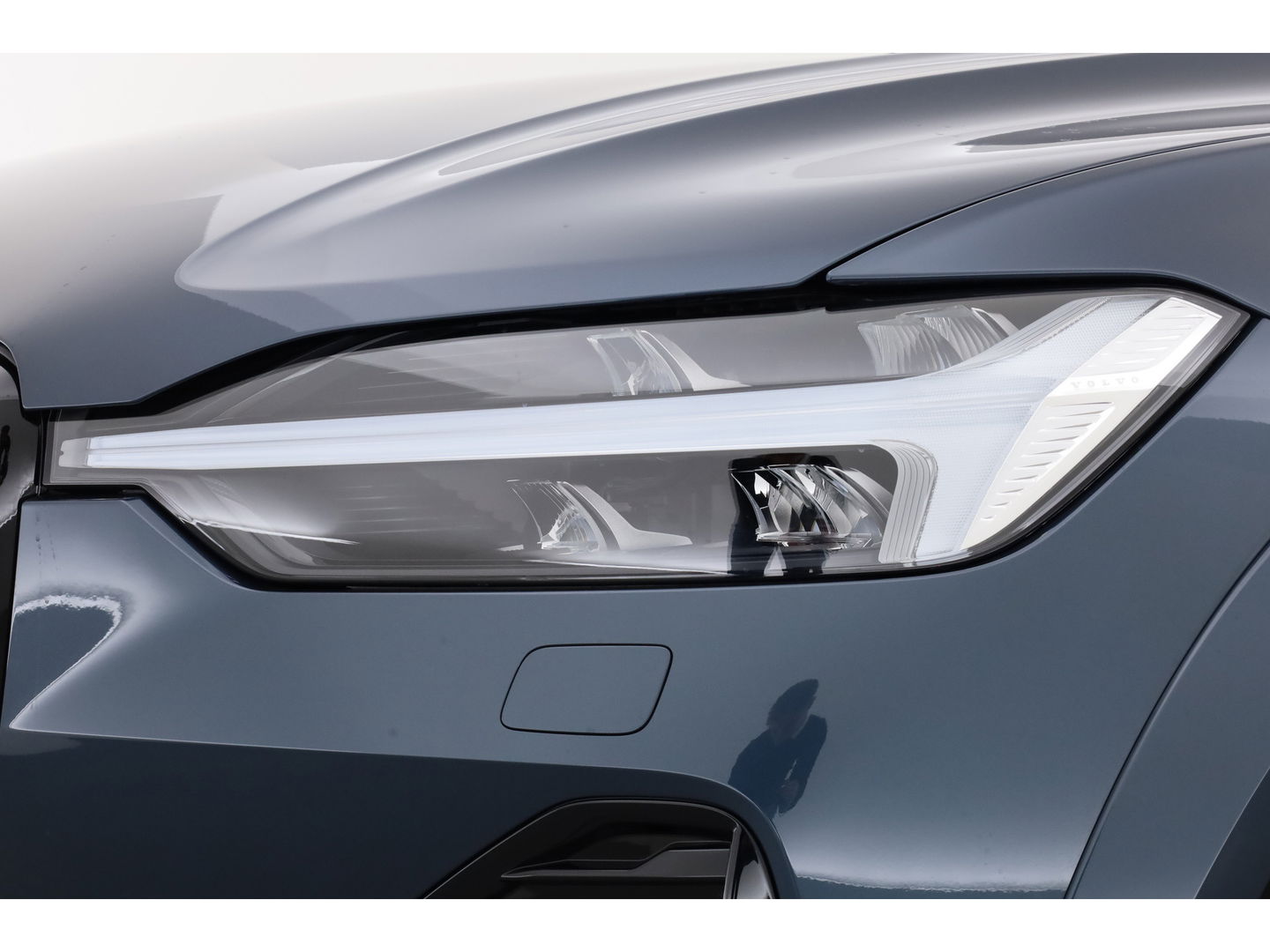 Volvo XC60 2.0 T6 Plug-in hybrid AWD Ultra Black Edition | Facelift | Luchtvering | Gelaagd glas | Trekhaak | ACC | 22 inch | Head-up | 360 cam | H&K audio | Pano |