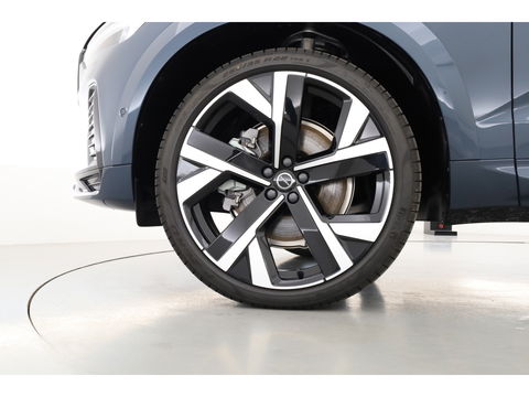 Volvo XC60 2.0 T6 Plug-in hybrid AWD Ultra Black Edition | Facelift | Luchtvering | Gelaagd glas | Trekhaak | ACC | 22 inch | Head-up | 360 cam | H&K audio | Pano |