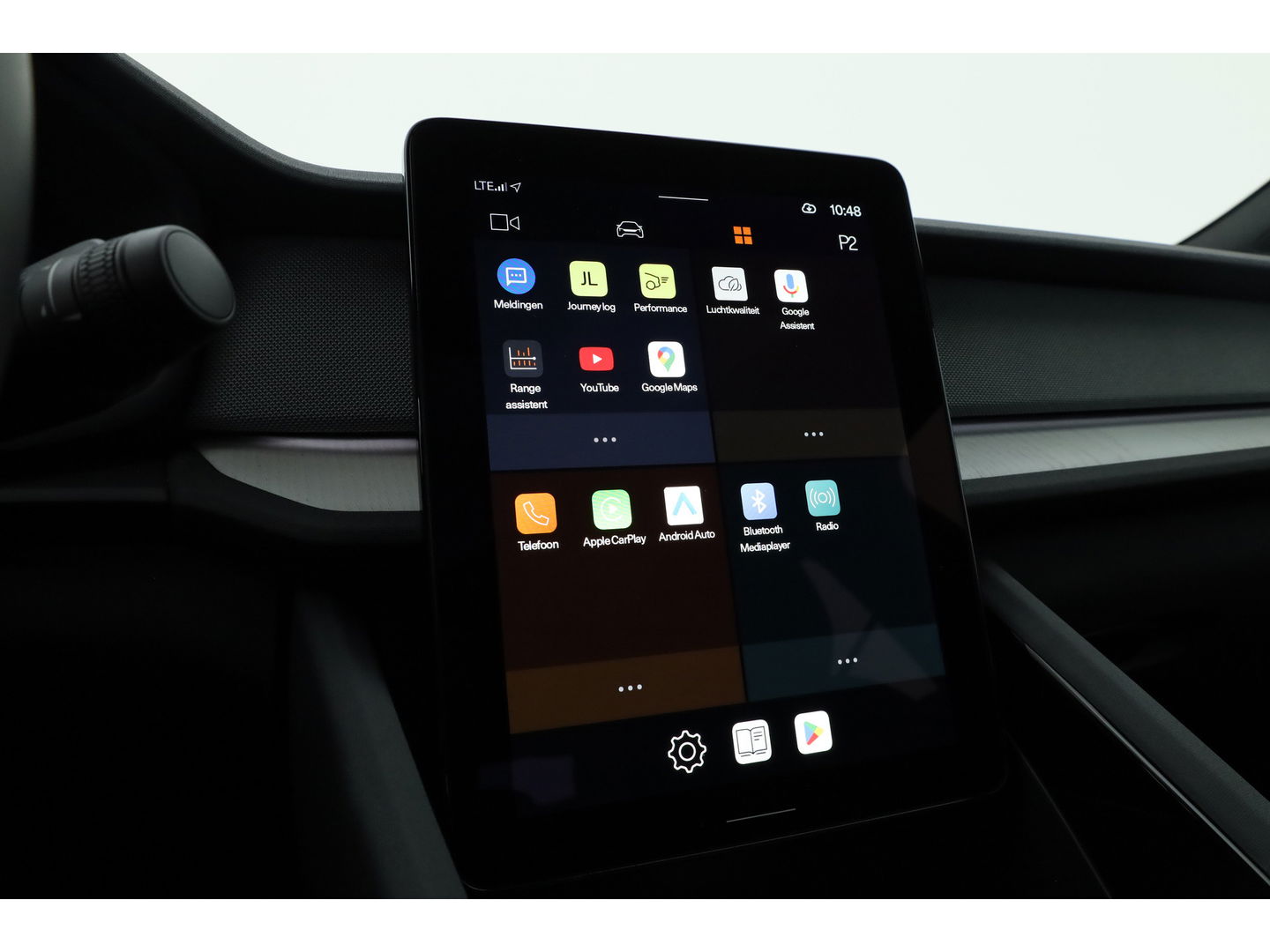 Polestar 2 Long Range Dual motor Plus 82 kWh | Stoelventilatie | Leer |  ACC | Blis | Pano | 360 Camera | Trekhaak | stoel 4 & stuur verwarming |