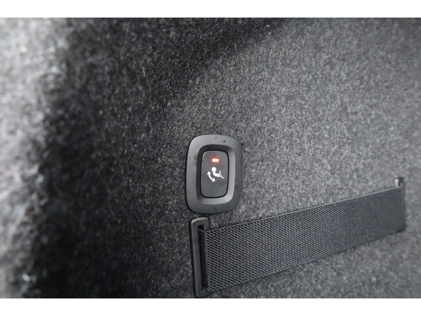 Polestar 2 Long Range Dual motor Plus 82 kWh | Stoelventilatie | Leer |  ACC | Blis | Pano | 360 Camera | Trekhaak | stoel 4 & stuur verwarming |