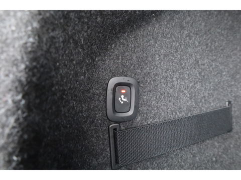 Polestar 2 Long Range Dual motor Plus 82 kWh | Stoelventilatie | Leer |  ACC | Blis | Pano | 360 Camera | Trekhaak | stoel 4 & stuur verwarming |