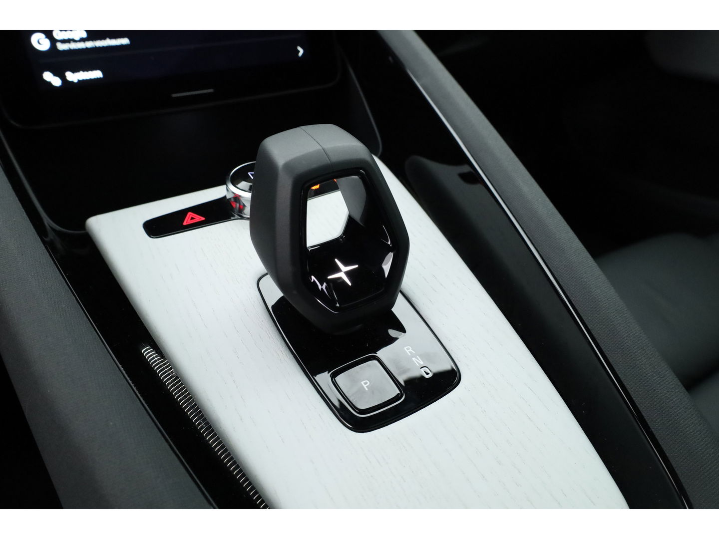 Polestar 2 Long Range Dual motor Plus 82 kWh | Stoelventilatie | Leer |  ACC | Blis | Pano | 360 Camera | Trekhaak | stoel 4 & stuur verwarming |