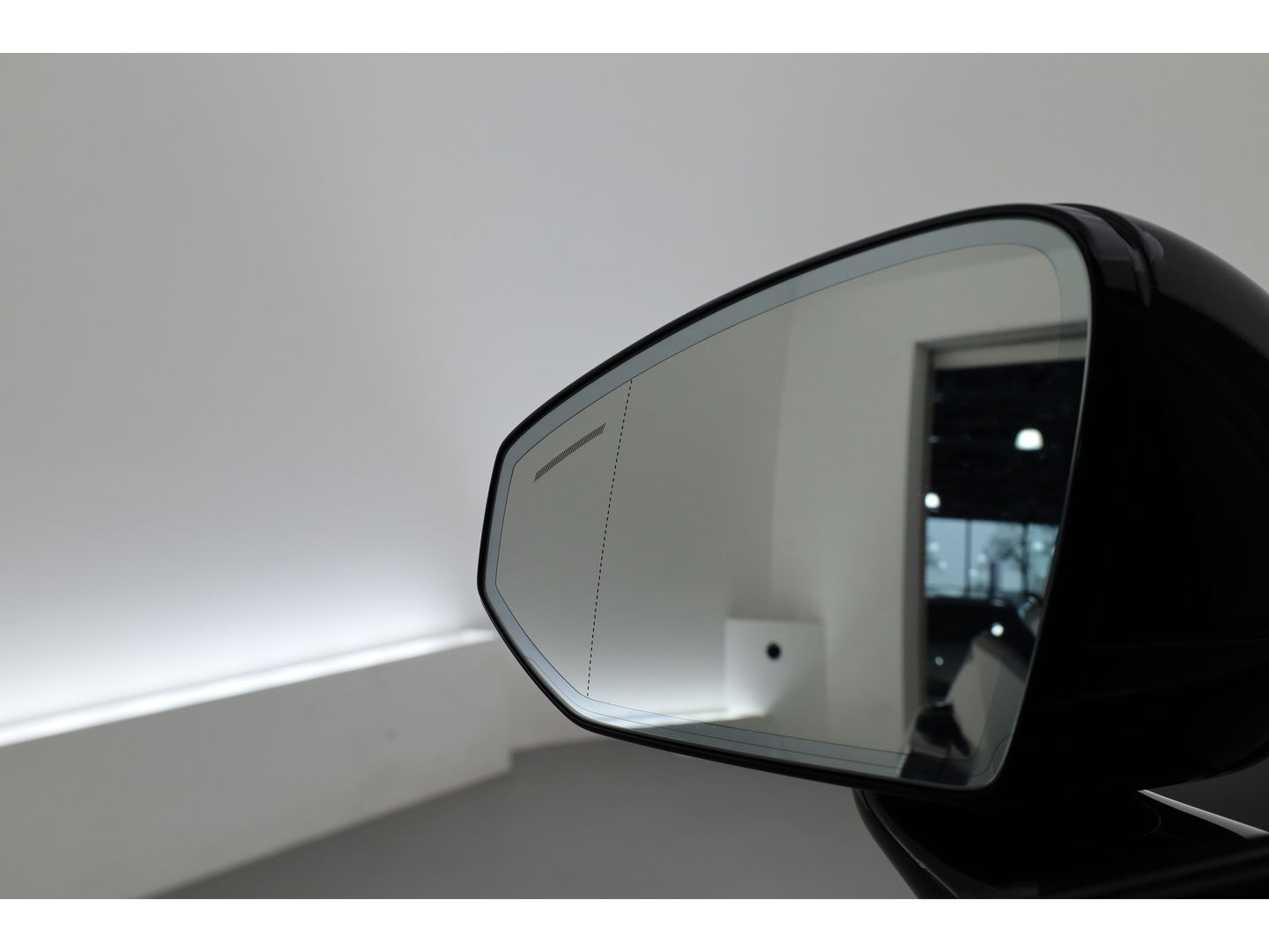 Polestar 2 Long Range Dual motor Plus 82 kWh | Stoelventilatie | Leer |  ACC | Blis | Pano | 360 Camera | Trekhaak | stoel 4 & stuur verwarming |