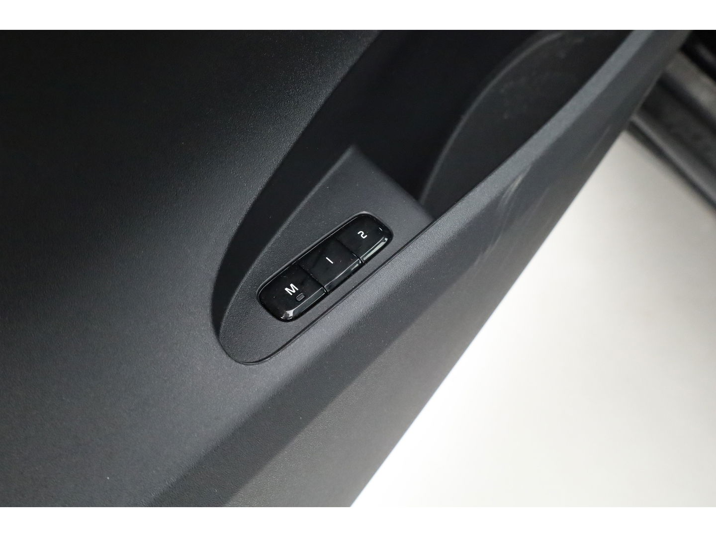 Polestar 2 Long Range Dual motor Plus 82 kWh | Stoelventilatie | Leer |  ACC | Blis | Pano | 360 Camera | Trekhaak | stoel 4 & stuur verwarming |