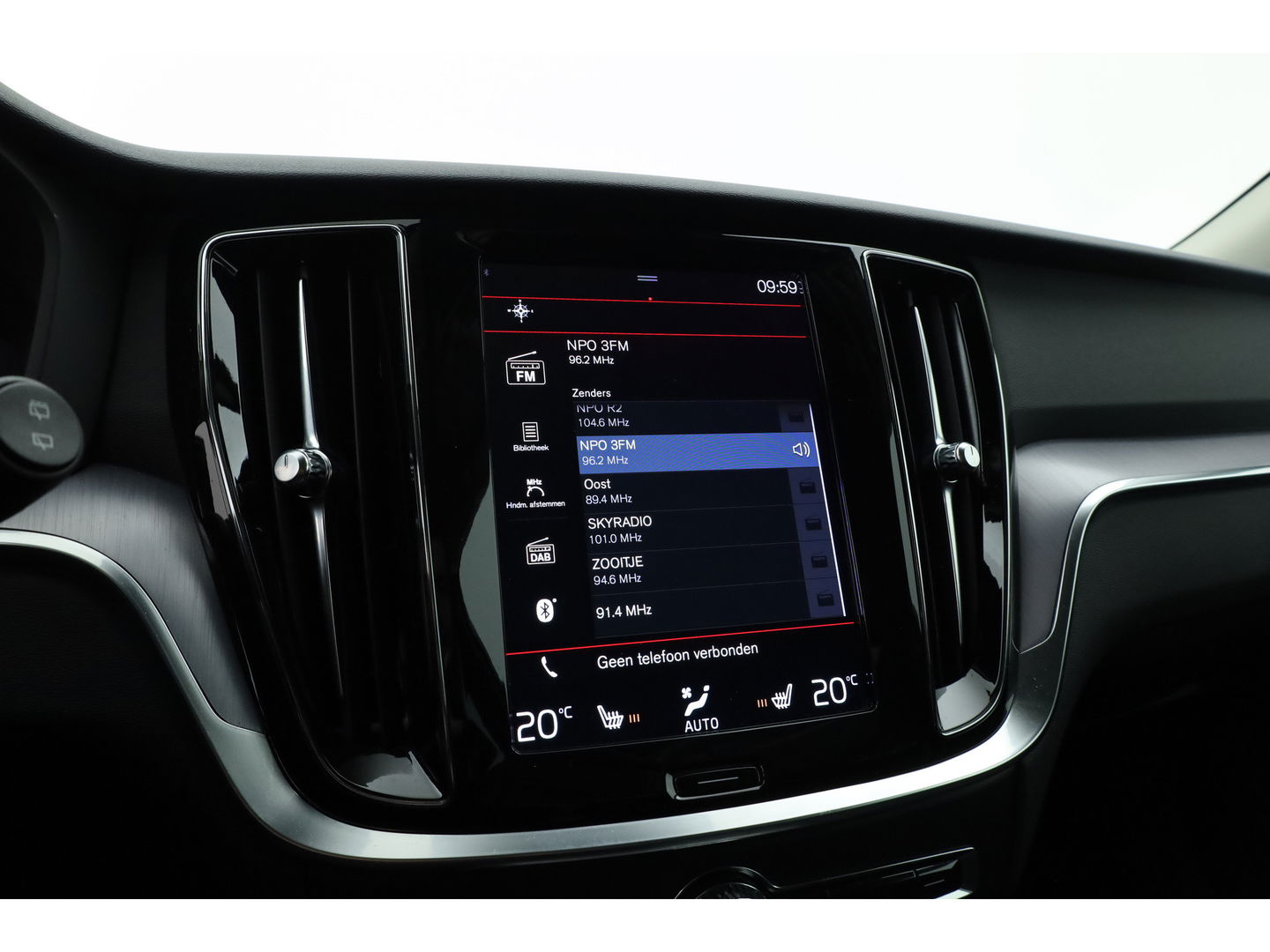 Volvo V60 2.0 B4 Momentum Business | ACC | Trekhaak | Carplay | stoel verwarming |