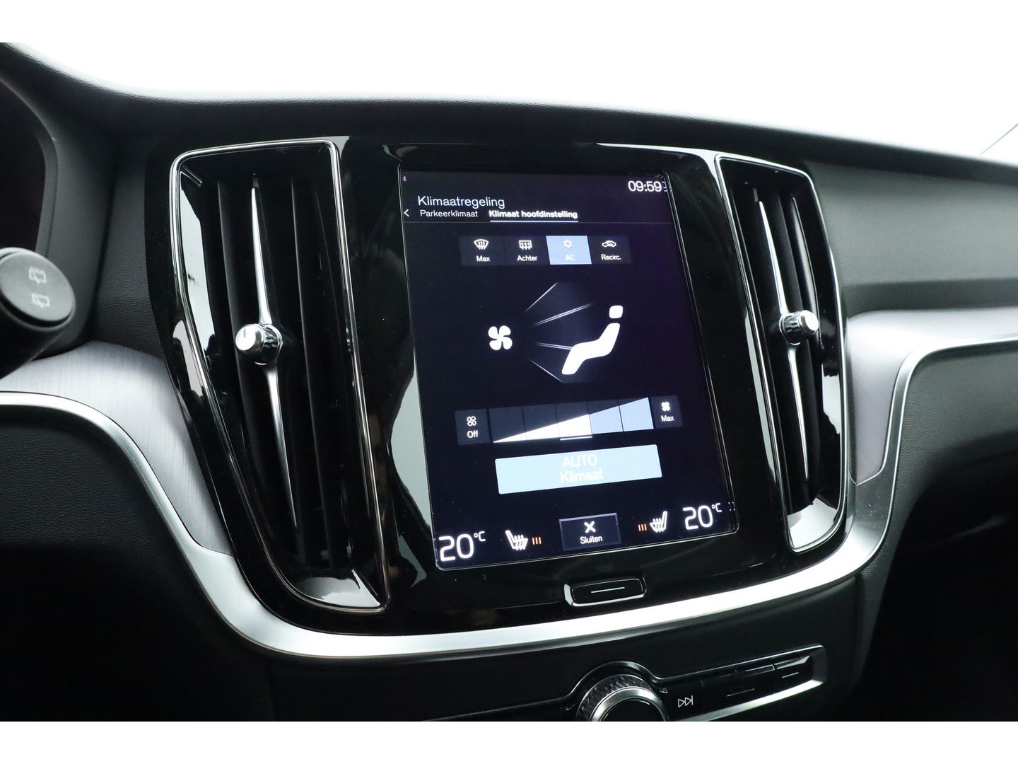 Volvo V60 2.0 B4 Momentum Business | ACC | Trekhaak | Carplay | stoel verwarming |