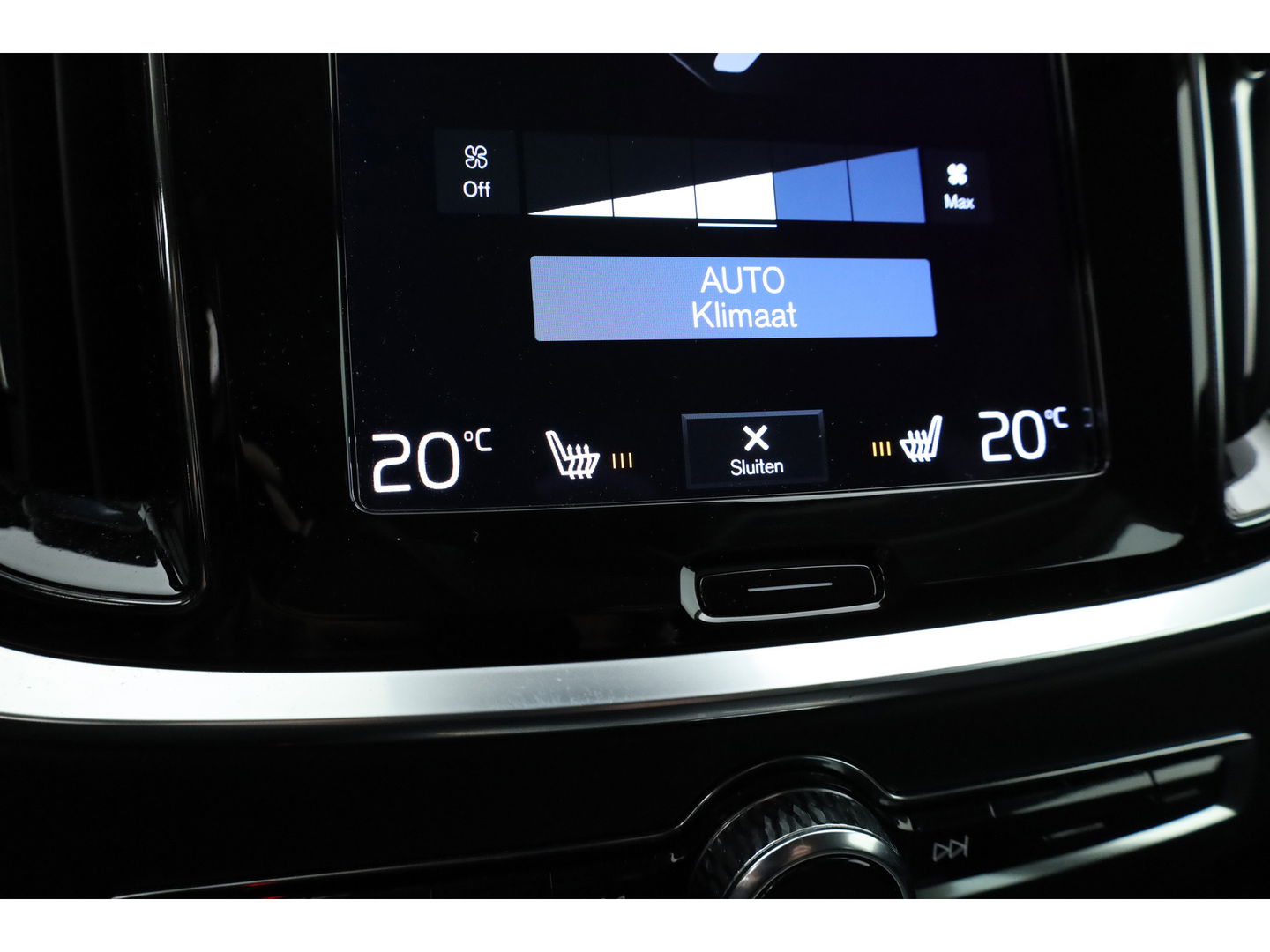 Volvo V60 2.0 B4 Momentum Business | ACC | Trekhaak | Carplay | stoel verwarming |