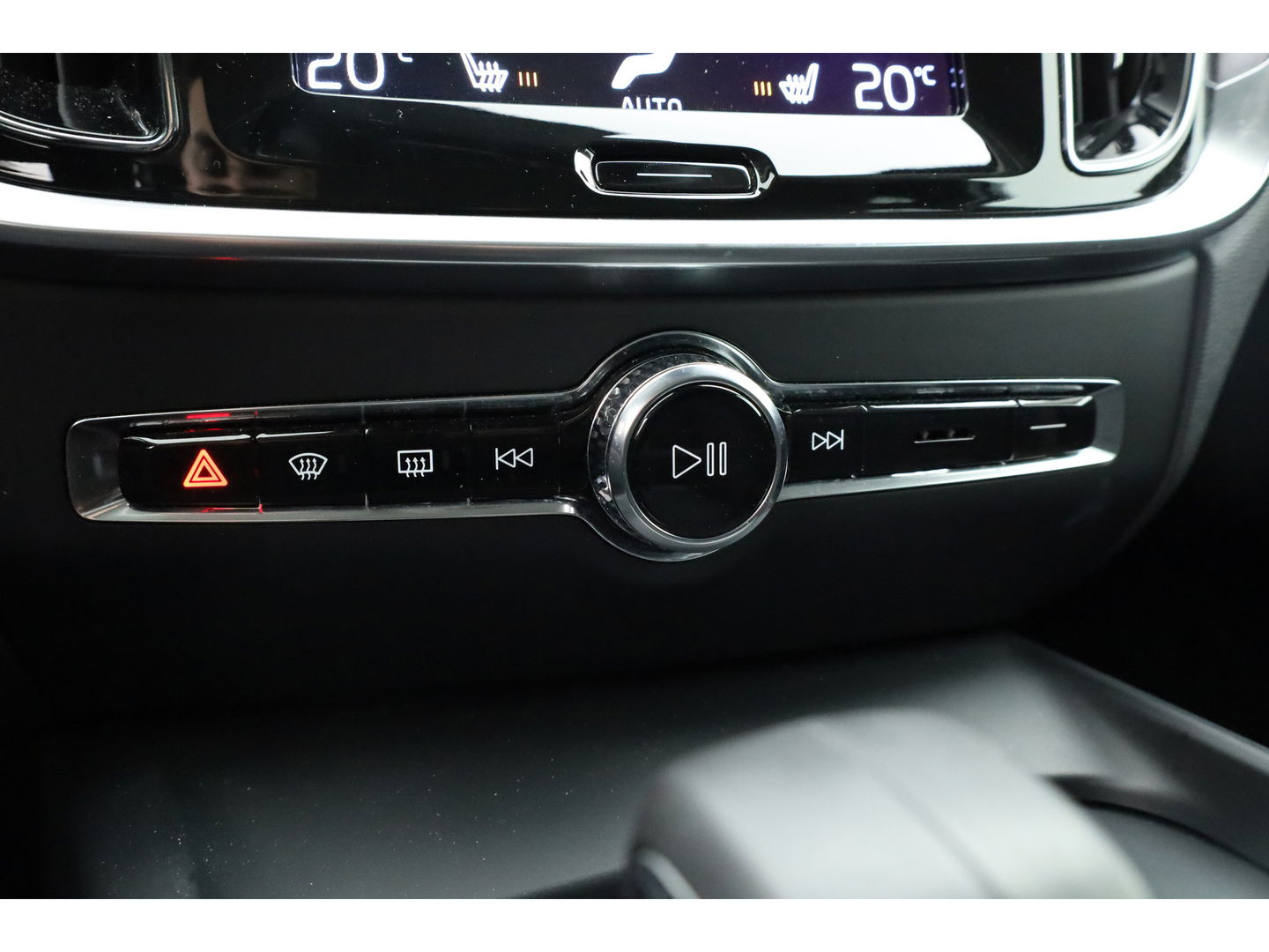 Volvo V60 2.0 B4 Momentum Business | ACC | Trekhaak | Carplay | stoel verwarming |