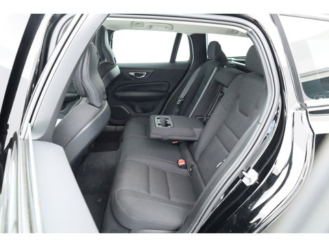 Volvo V60 2.0 B4 Momentum Business | ACC | Trekhaak | Carplay | stoel verwarming |