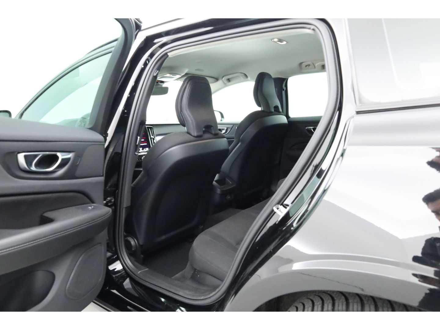 Volvo V60 2.0 B4 Momentum Business | ACC | Trekhaak | Carplay | stoel verwarming |