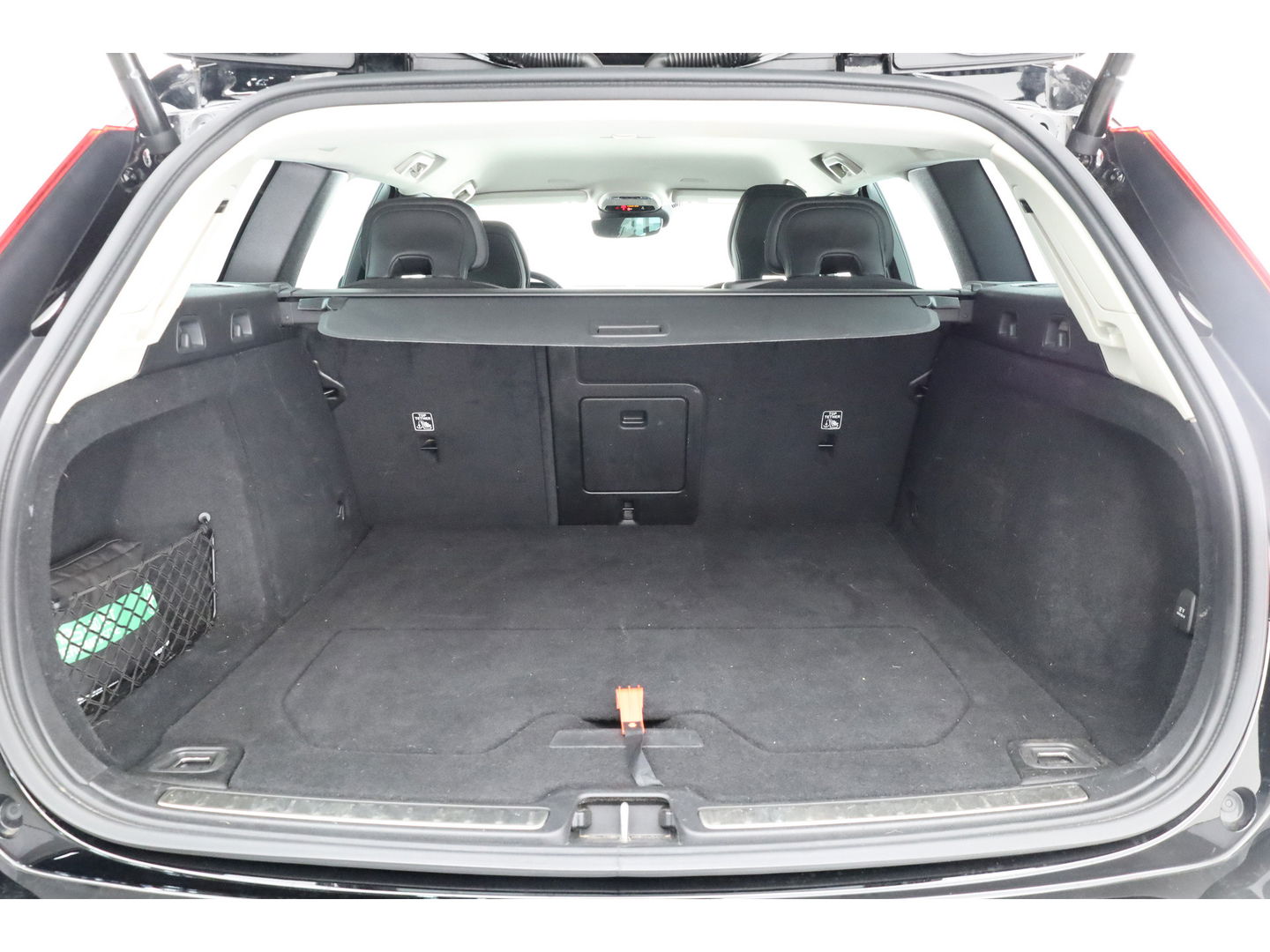 Volvo V60 2.0 B4 Momentum Business | ACC | Trekhaak | Carplay | stoel verwarming |