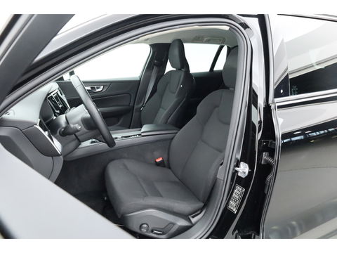 Volvo V60 2.0 B4 Momentum Business | ACC | Trekhaak | Carplay | stoel verwarming |