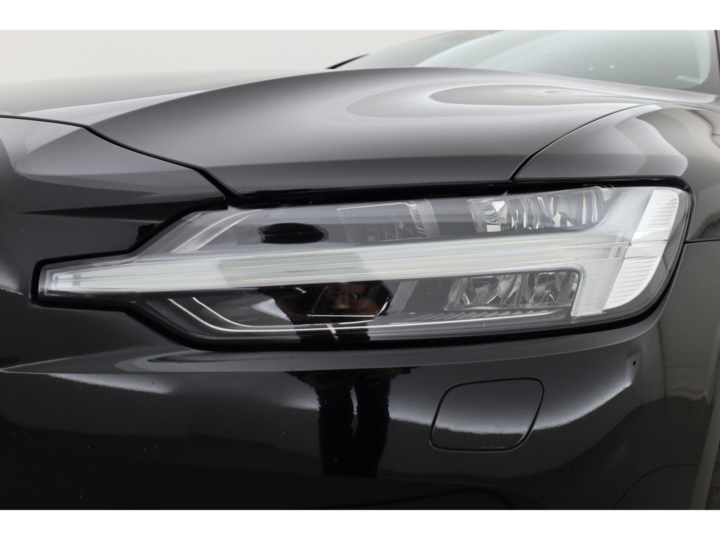 Volvo V60 2.0 B4 Momentum Business | ACC | Trekhaak | Carplay | stoel verwarming |