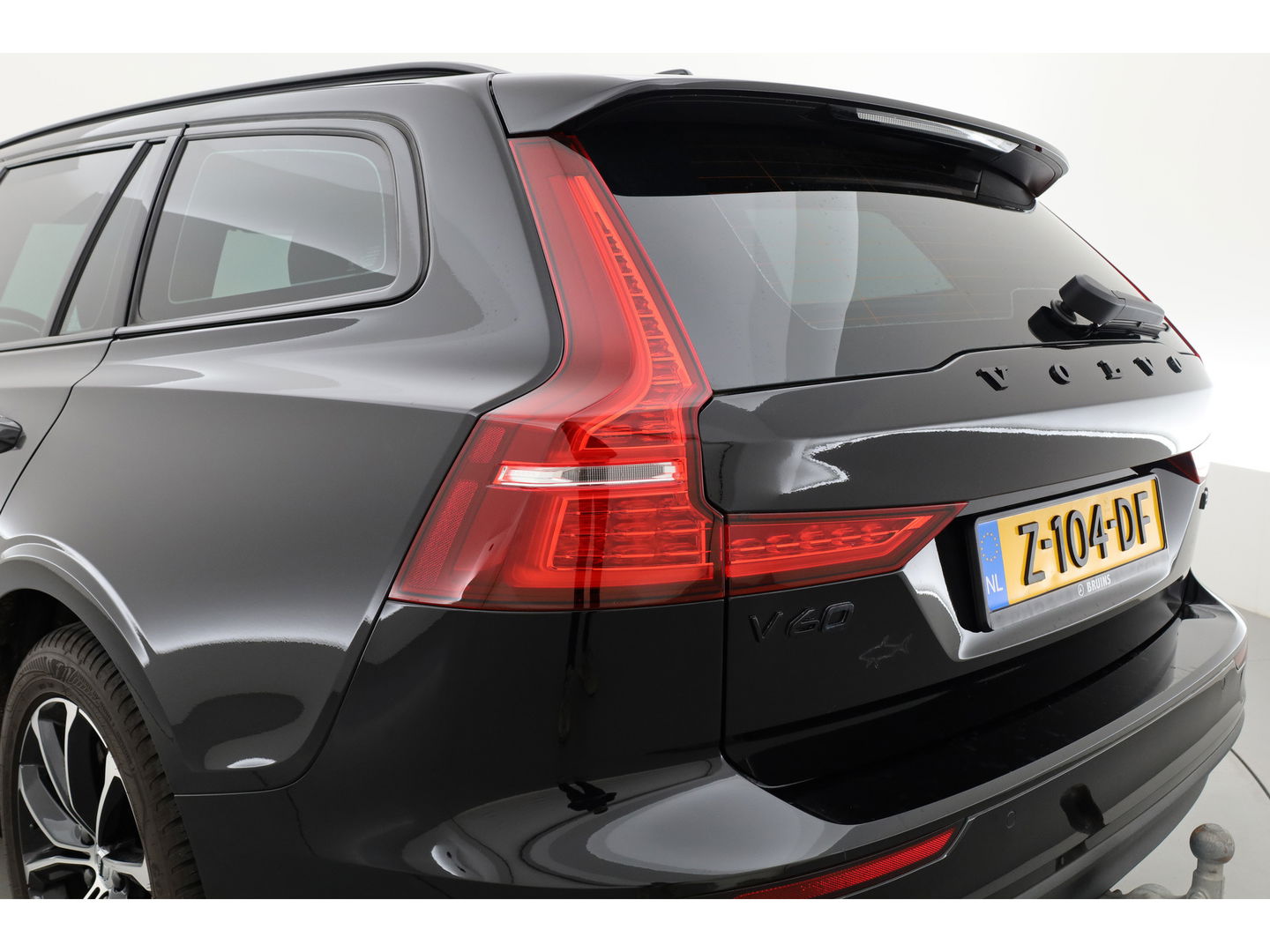 Volvo V60 2.0 B4 Momentum Business | ACC | Trekhaak | Carplay | stoel verwarming |