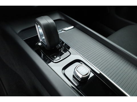 Volvo V60 2.0 B4 Momentum Business | ACC | Trekhaak | Carplay | stoel verwarming |