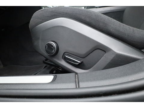 Volvo V60 2.0 B4 Momentum Business | ACC | Trekhaak | Carplay | stoel verwarming |