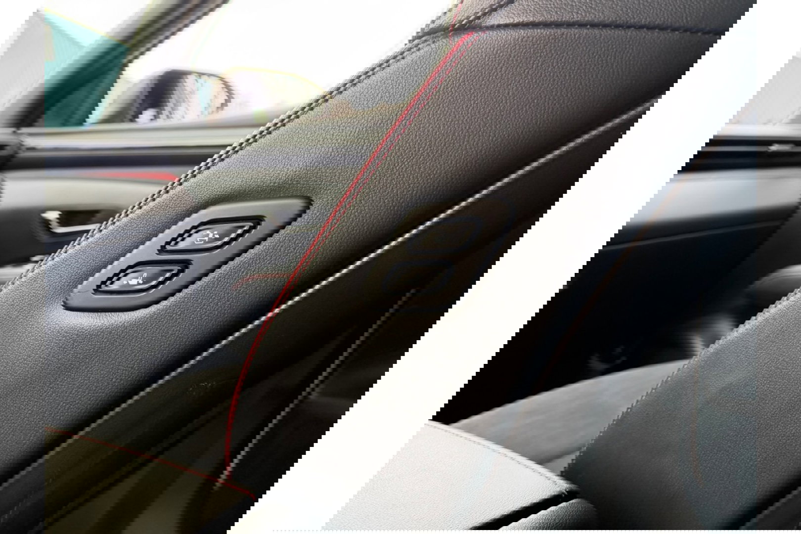 Hyundai Tucson 1.6 T-GDI N LINE 4WD PHEV AUTOMAAT NAVI PDC-CAMERA WINTERPACK.