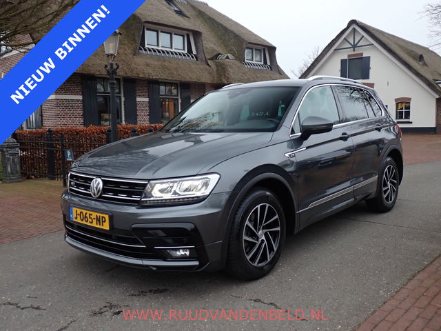 Volkswagen Tiguan - 1.5 TSI ACT R-LINE CARPLAY / ACC / VIRTUAL-DISPLAY / KEYLESS