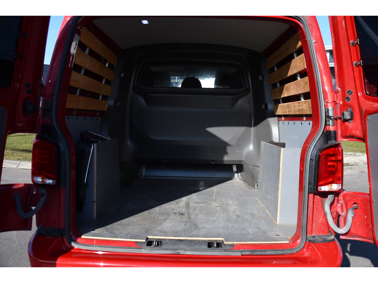 Volkswagen Transporter 2.0 TDI L2H1 30 DC PB Edition MARGE! Camera, Cruise, Carplay, 150pk, Trekhaak, Multimedia, Automaat, Sensoren, Uniek!