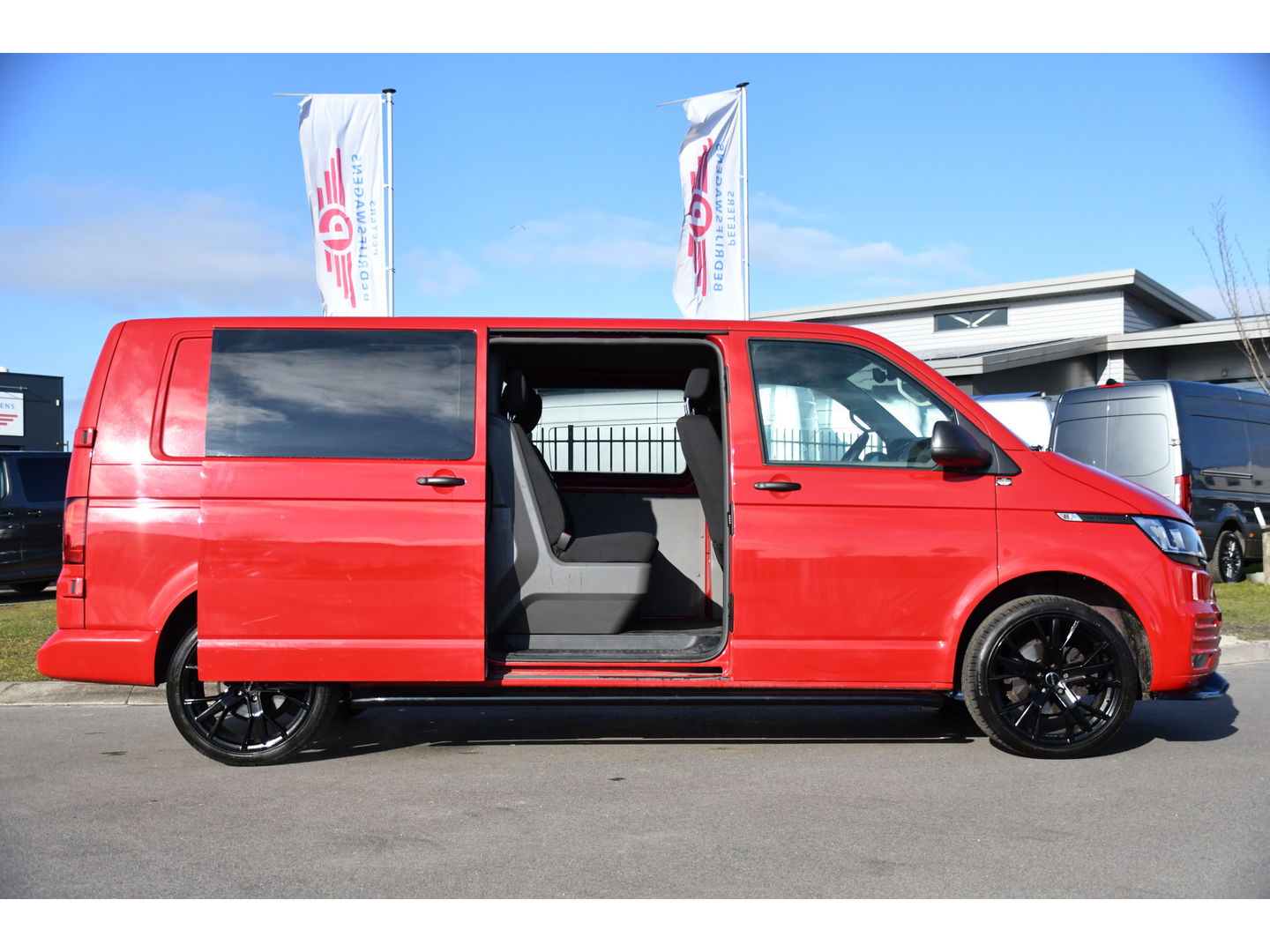 Volkswagen Transporter 2.0 TDI L2H1 30 DC PB Edition MARGE! Camera, Cruise, Carplay, 150pk, Trekhaak, Multimedia, Automaat, Sensoren, Uniek!
