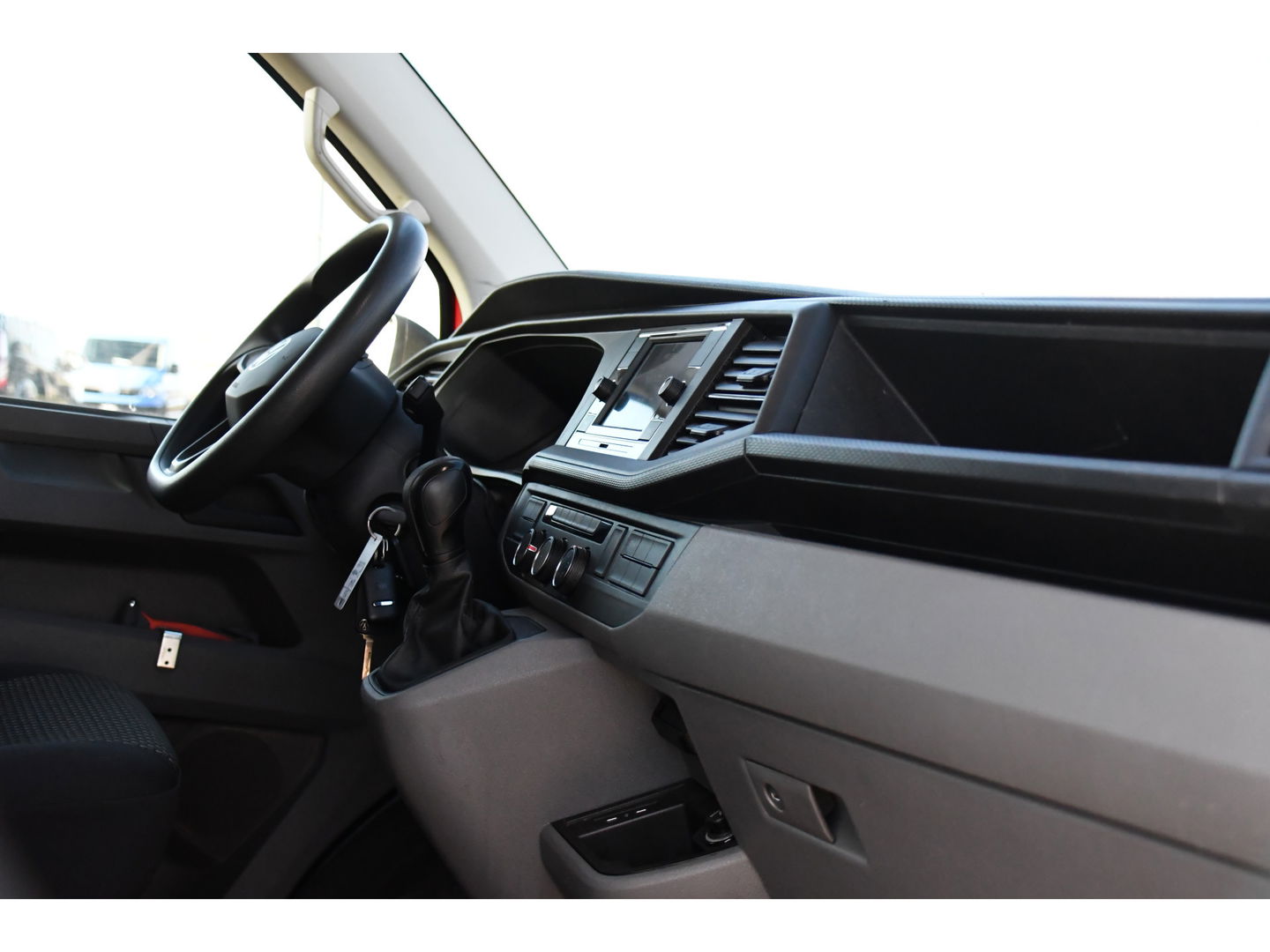 Volkswagen Transporter 2.0 TDI L2H1 30 DC PB Edition MARGE! Camera, Cruise, Carplay, 150pk, Trekhaak, Multimedia, Automaat, Sensoren, Uniek!