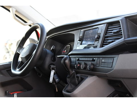 Volkswagen Transporter 2.0 TDI L2H1 30 DC PB Edition MARGE! Camera, Cruise, Carplay, 150pk, Trekhaak, Multimedia, Automaat, Sensoren, Uniek!