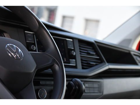 Volkswagen Transporter 2.0 TDI L2H1 30 DC PB Edition MARGE! Camera, Cruise, Carplay, 150pk, Trekhaak, Multimedia, Automaat, Sensoren, Uniek!