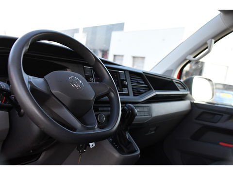 Volkswagen Transporter 2.0 TDI L2H1 30 DC PB Edition MARGE! Camera, Cruise, Carplay, 150pk, Trekhaak, Multimedia, Automaat, Sensoren, Uniek!