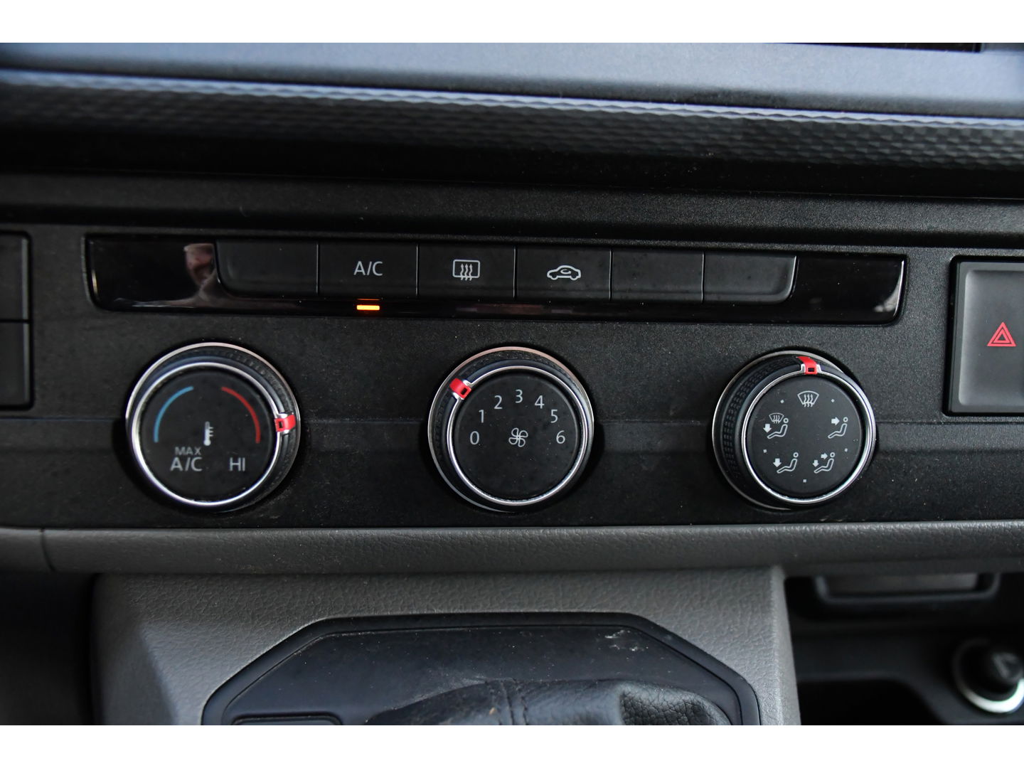 Volkswagen Transporter 2.0 TDI L2H1 30 DC PB Edition MARGE! Camera, Cruise, Carplay, 150pk, Trekhaak, Multimedia, Automaat, Sensoren, Uniek!