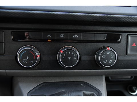 Volkswagen Transporter 2.0 TDI L2H1 30 DC PB Edition MARGE! Camera, Cruise, Carplay, 150pk, Trekhaak, Multimedia, Automaat, Sensoren, Uniek!